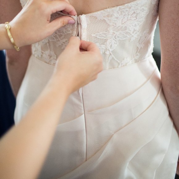 Monique Lhuillier Wedding Dress - Picture 3 of 9